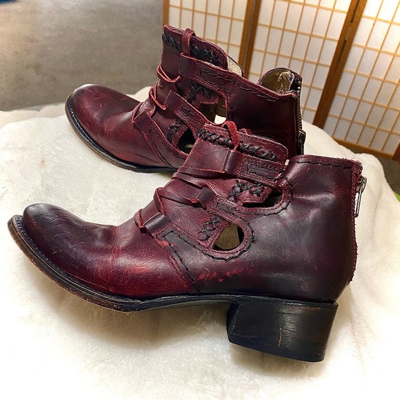 Free bird burgundy red Surge bootie size 7 - Picture 2 of 6
